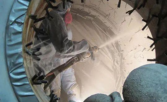 耐火浇注料的施工、伸缩缝留设以及缺陷修补的规范要求